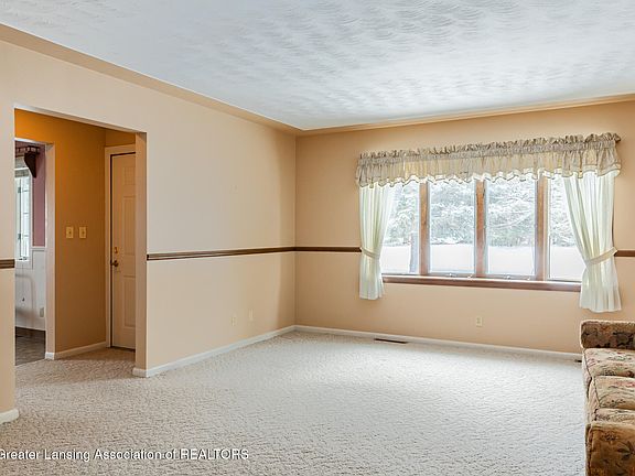 5th image of 8259 N Meridian Rd