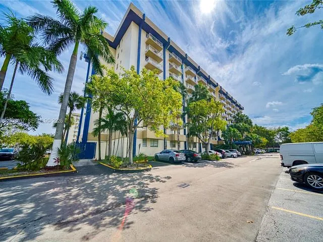 Yolanda Villas — Photo 1