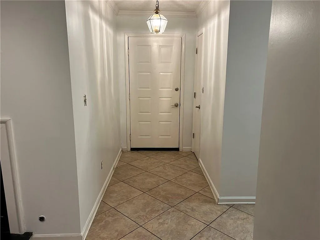 1 bed, 1.0 bath, 982 sqft, $1,595 — Photo 2