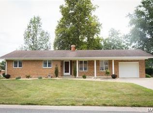 130 N 5th St, Breese, IL 62230