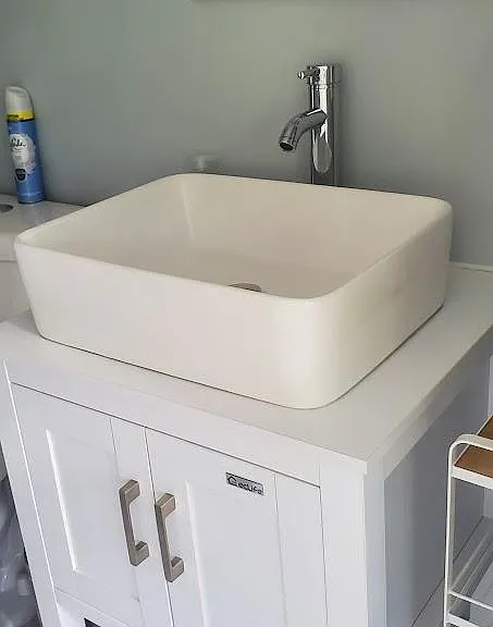 Bathroon sink area