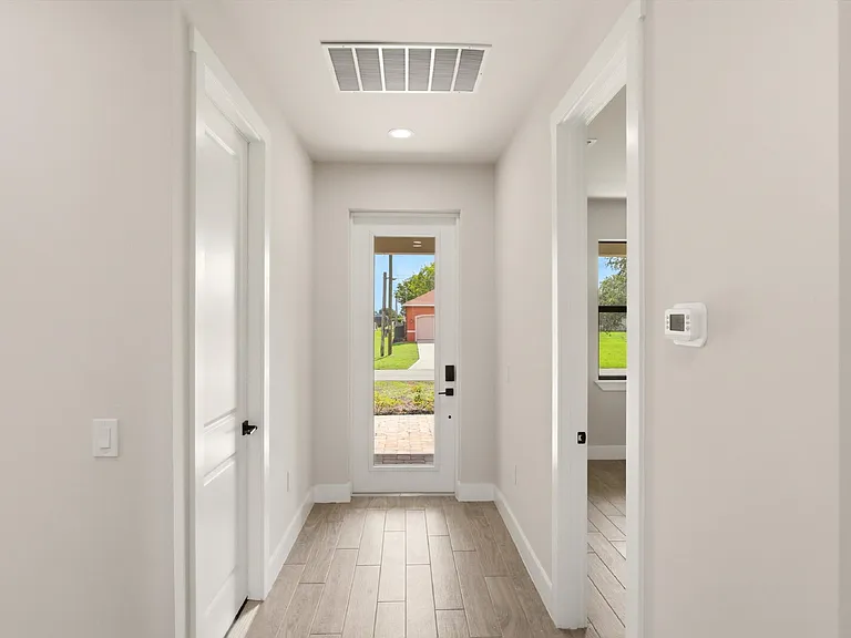 3750 NE 13th Ave — Photo 4