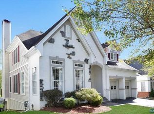 12 Hunters Run, Oakland, NJ 07436