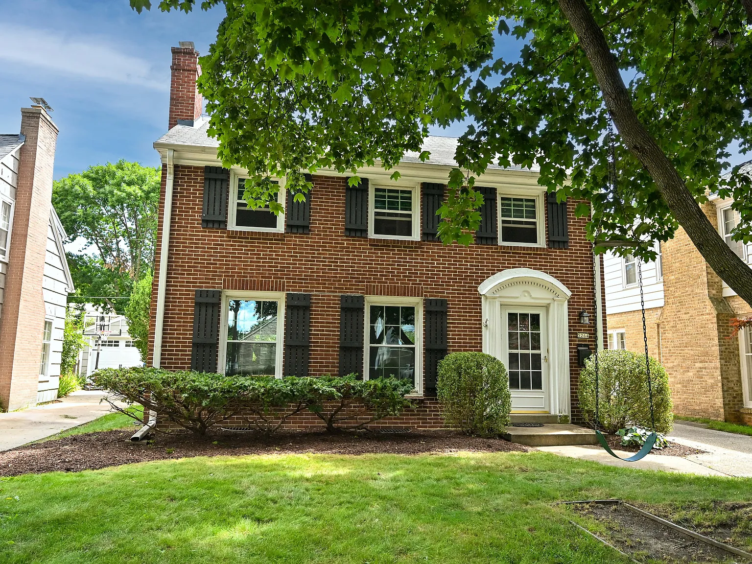 3 bed, 1.5 bath, 1949 sqft, $3,350 — Photo 2
