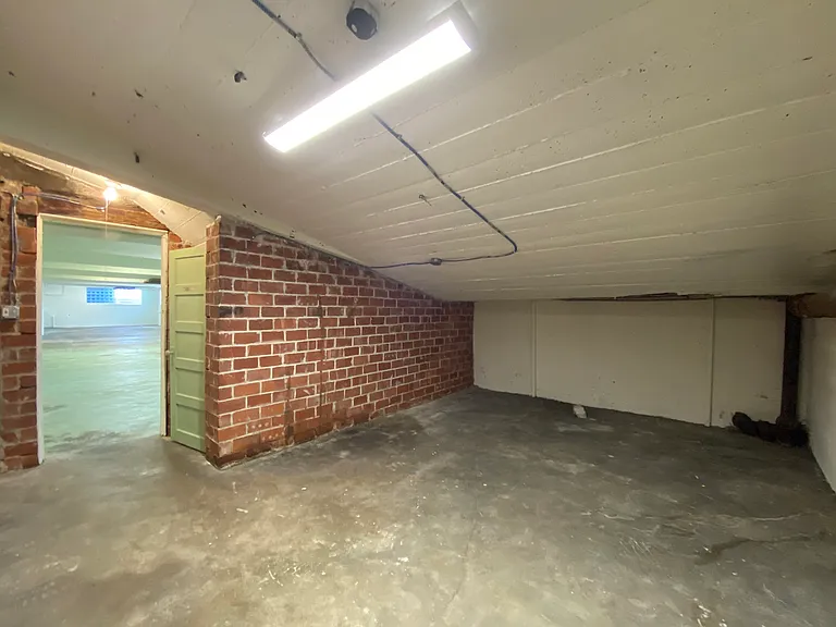 Another angle of the side room.