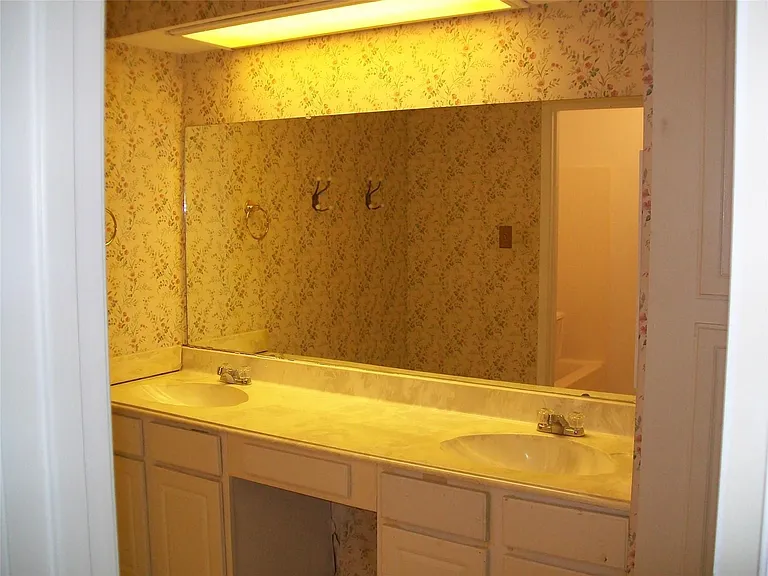 2526 Valley Forest Dr — Photo 8