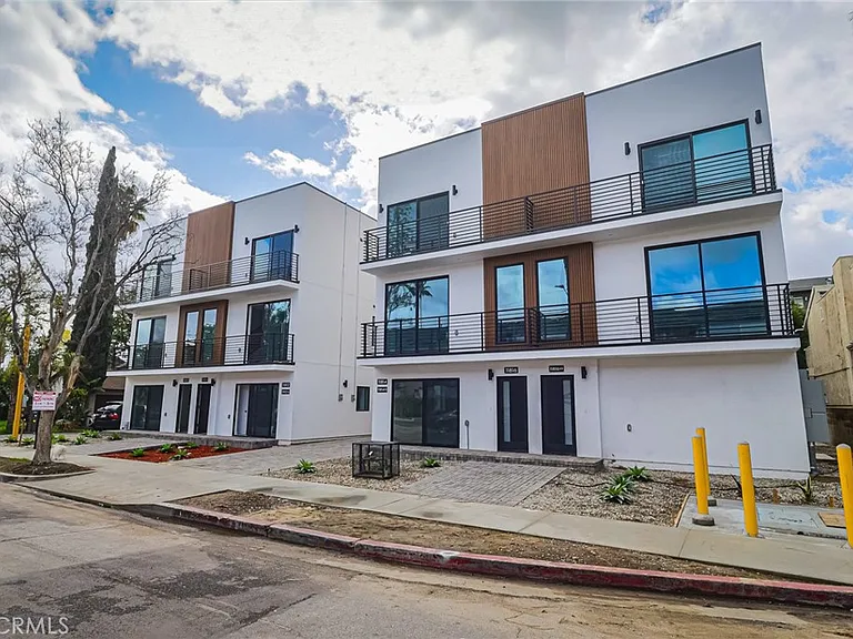 11810 Gilmore St — Photo 2