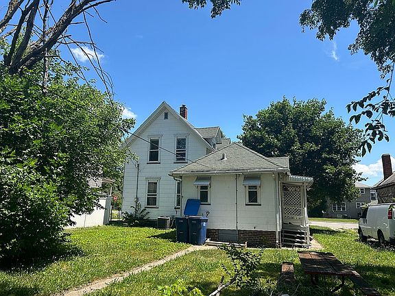 2nd image of 1055 Bucklin St