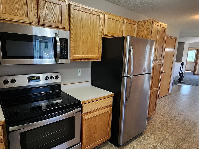 503 Amber Ln — Photo 3