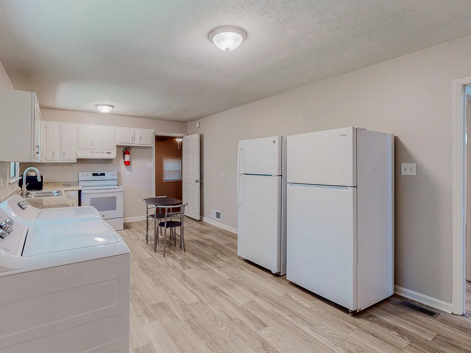 4 bed, 4.0 bath, 2000 sqft, $910 — Photo 4
