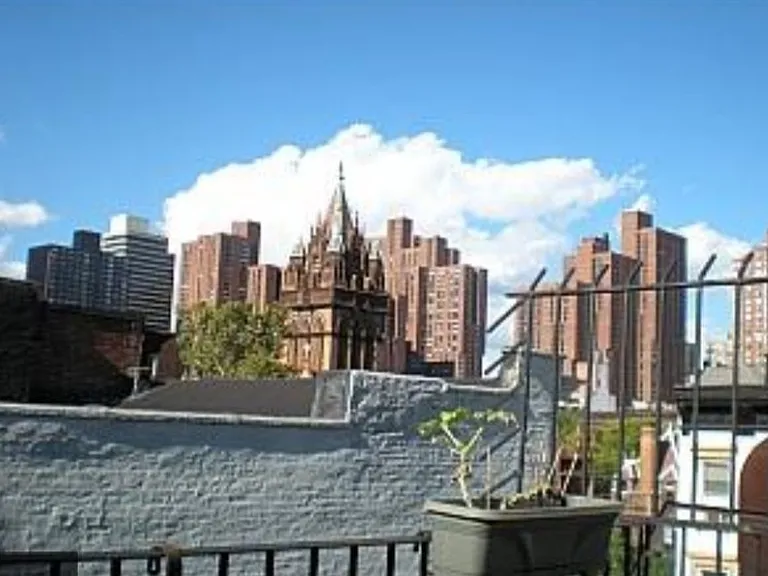1665 1st Ave #4-D — Photo 1
