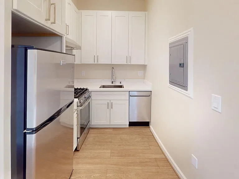 100 Broderick Street — Photo 14
