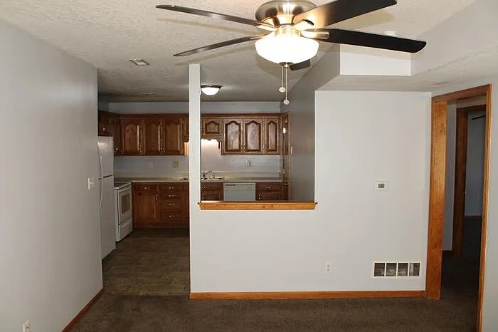 2 bed, 1.0 bath, $1,000 — Photo 4