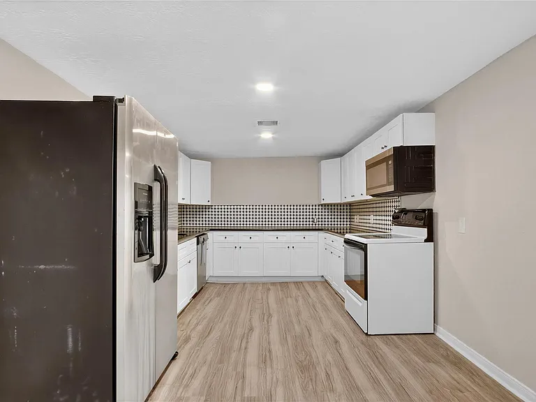 5110 FM 1765 — Photo 10