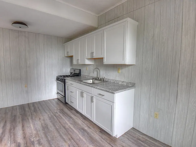 325 E Main St — Photo 16