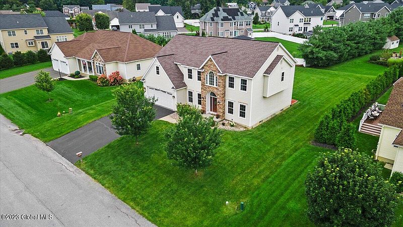 4th image of 136 Timothy Lane