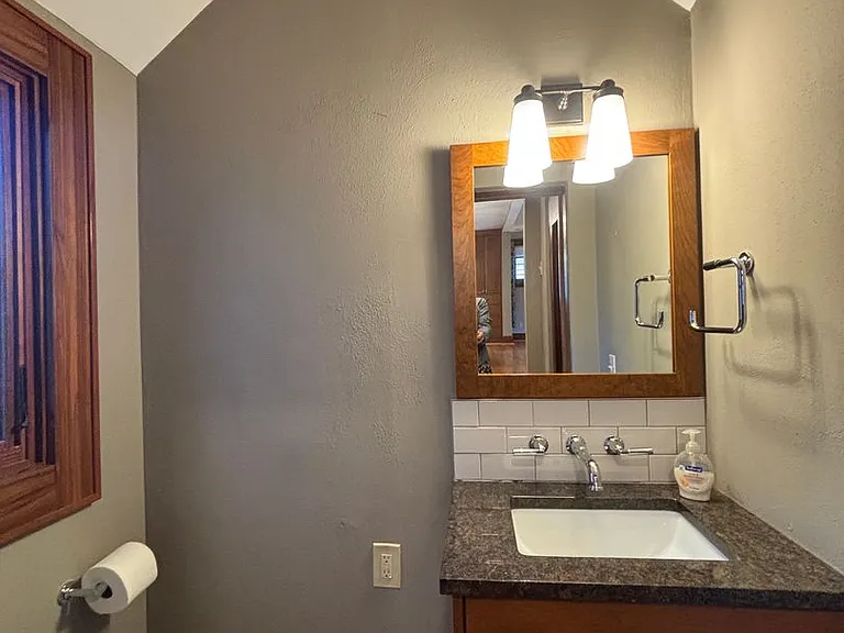 2412 Alberta Ave SW — Photo 81