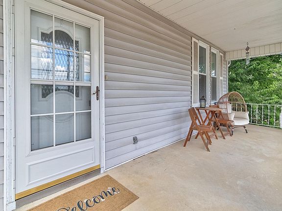 3rd image of 604 Harmony Way