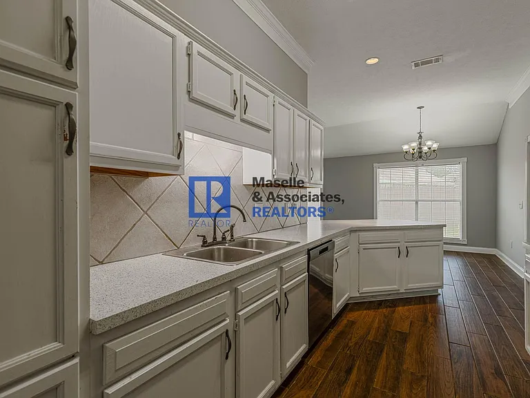 624 Post Oak Pl — Photo 16