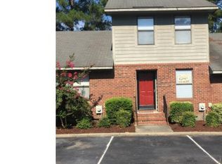 208 Villa Dr, Fayetteville, NC 28311