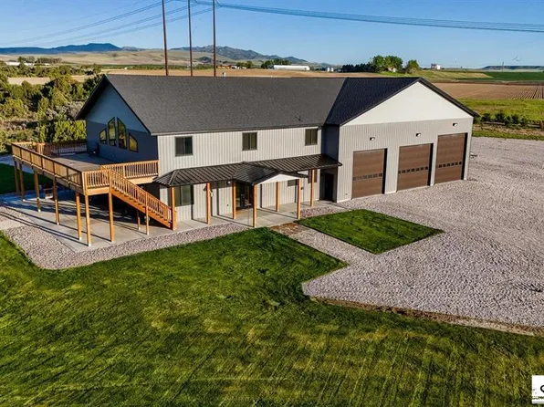305 Snake River Dr, American Falls, ID 83211