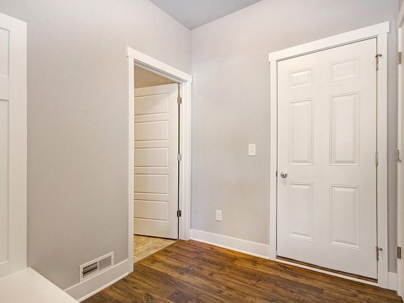 5th image of 7949 Preakness Ct