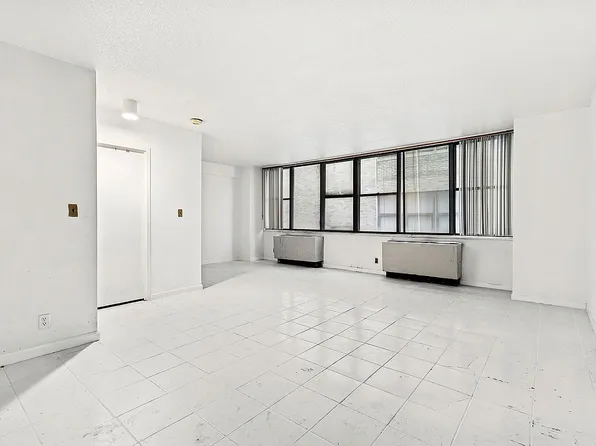 301 E 45th St APT 8A, New York, NY 10017