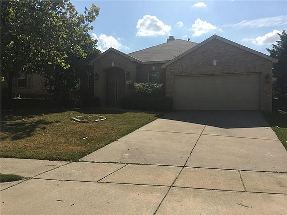 2nd image of 901 Essex Dr