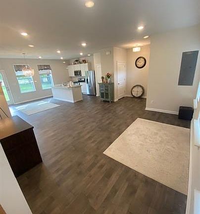 4th image of 305 Stream Valley Ct #1