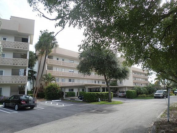 3rd image of 951 Spanish Cir APT 242F