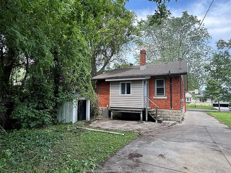 2423 Princess Ave — Photo 26