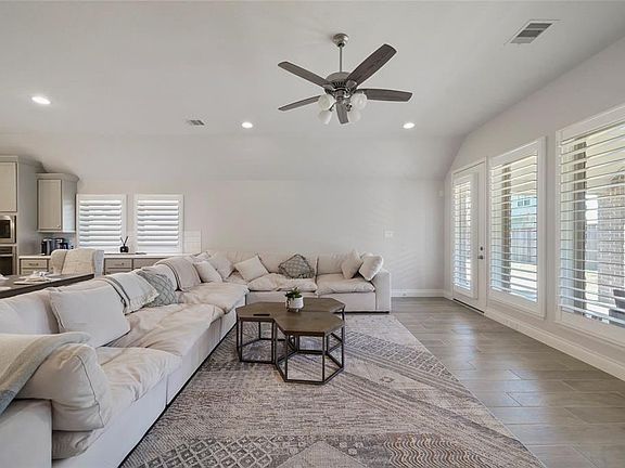 5th image of 100 Wake Valley Ct