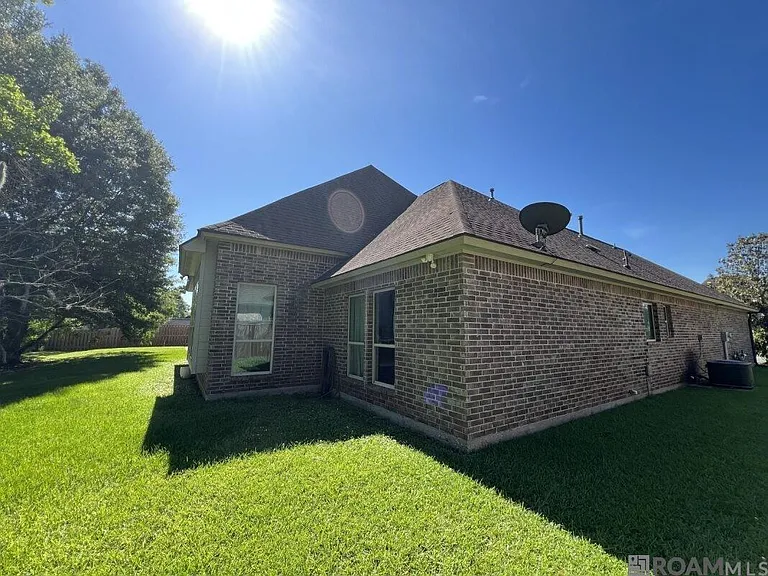 2913 Country Lake Dr — Photo 5