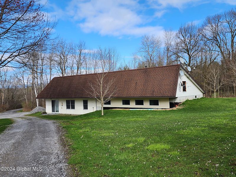 2nd image of 1382 Carlisle Road