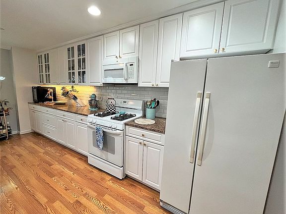 5th image of 25 Franklin Ave APT 6N