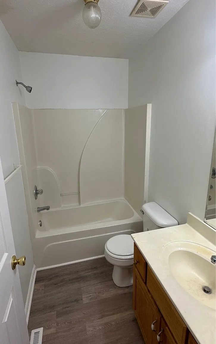 200 Glendale Avenue - B — Photo 4