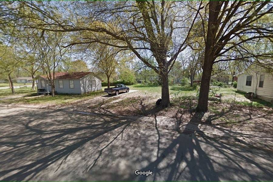2nd image of 104 Cross St