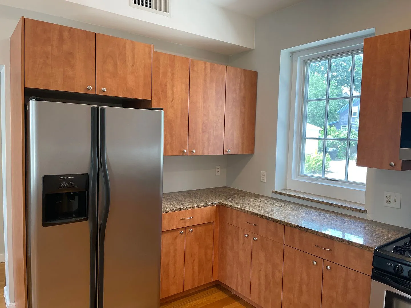 Newly Renovated Townhouse Style Condo for Rent in Providence! — Photo 4