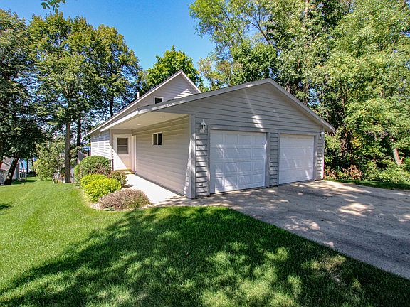 5th image of 10210 Leaf Ln NW