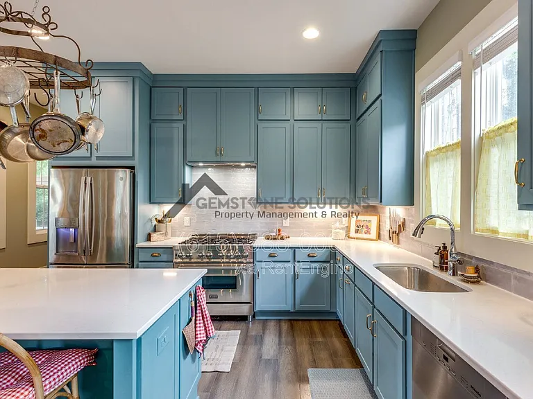 704 W End Cir — Photo 12
