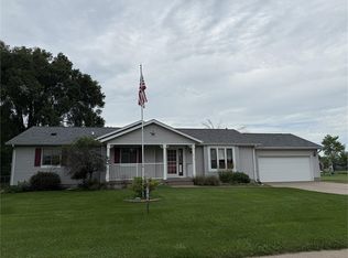 6713 Wellington Dr, Muscatine, IA 52761