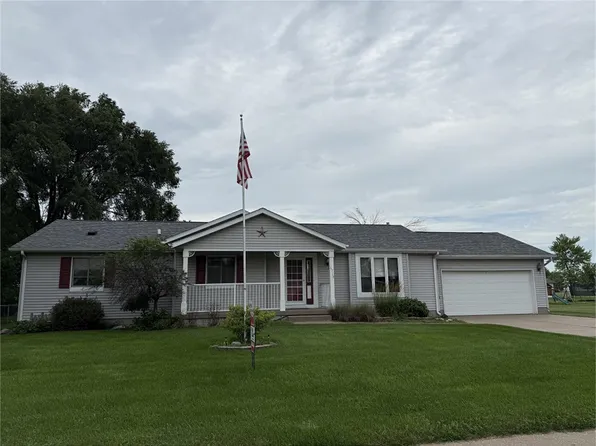 6713 Wellington Dr, Muscatine, IA 52761