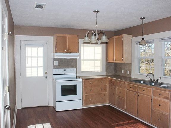 4th image of 1042 Hollie Ln