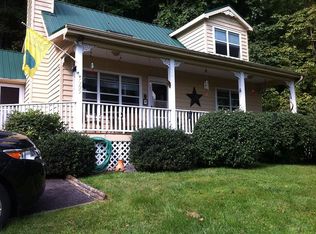 1069 Mountain Lake Dr, Waynesville, NC 28785