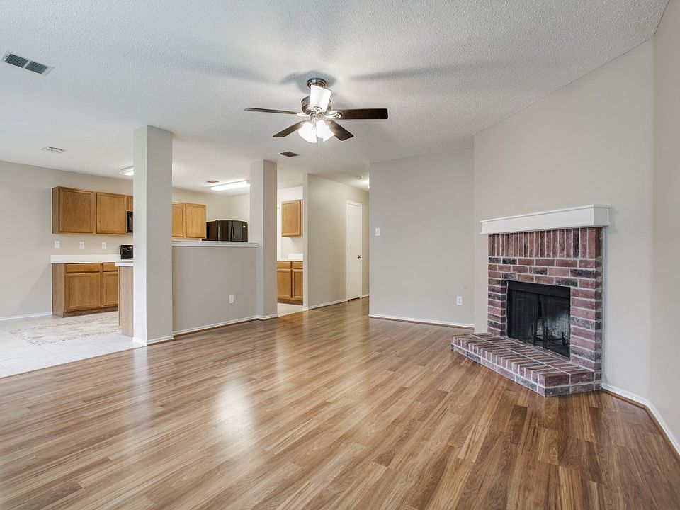1st image of 1017 Willow Tree Dr