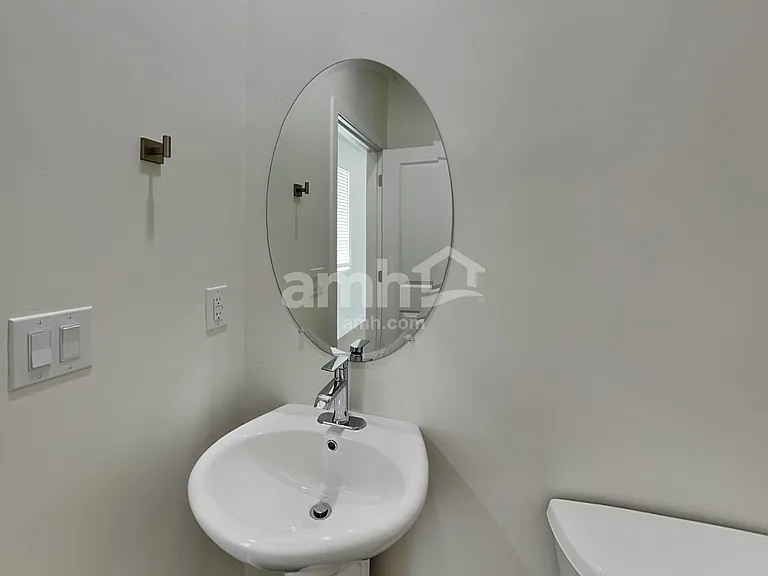 1232 W Mahogany St — Photo 7