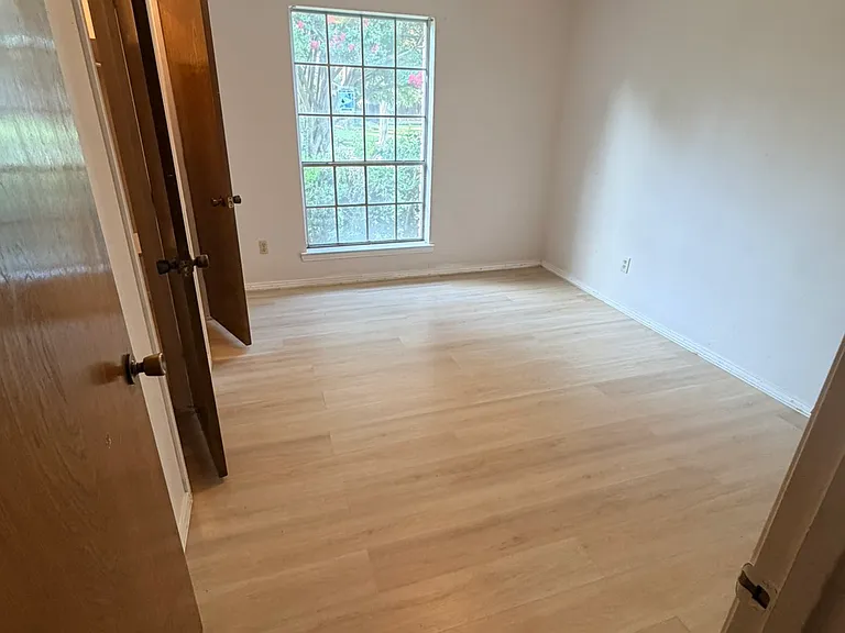 806 Hillsdale Dr — Photo 17