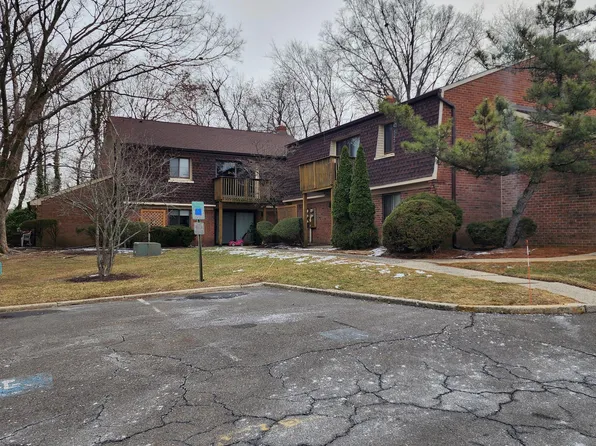 904 Meadow Woods Ln, Lawrence Township, NJ 08648