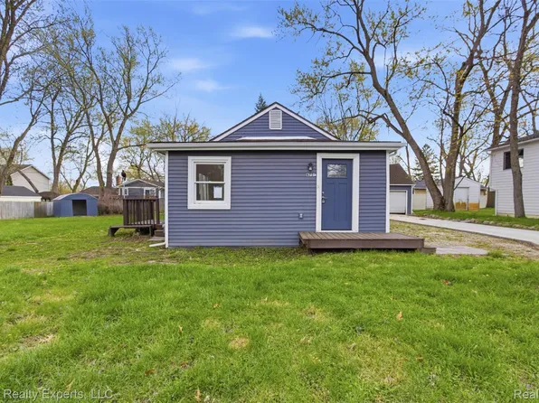 6759 Buckland Ave, West Bloomfield, MI 48324