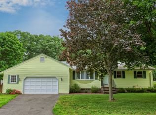 56 Newport Dr, Westford, MA 01886
